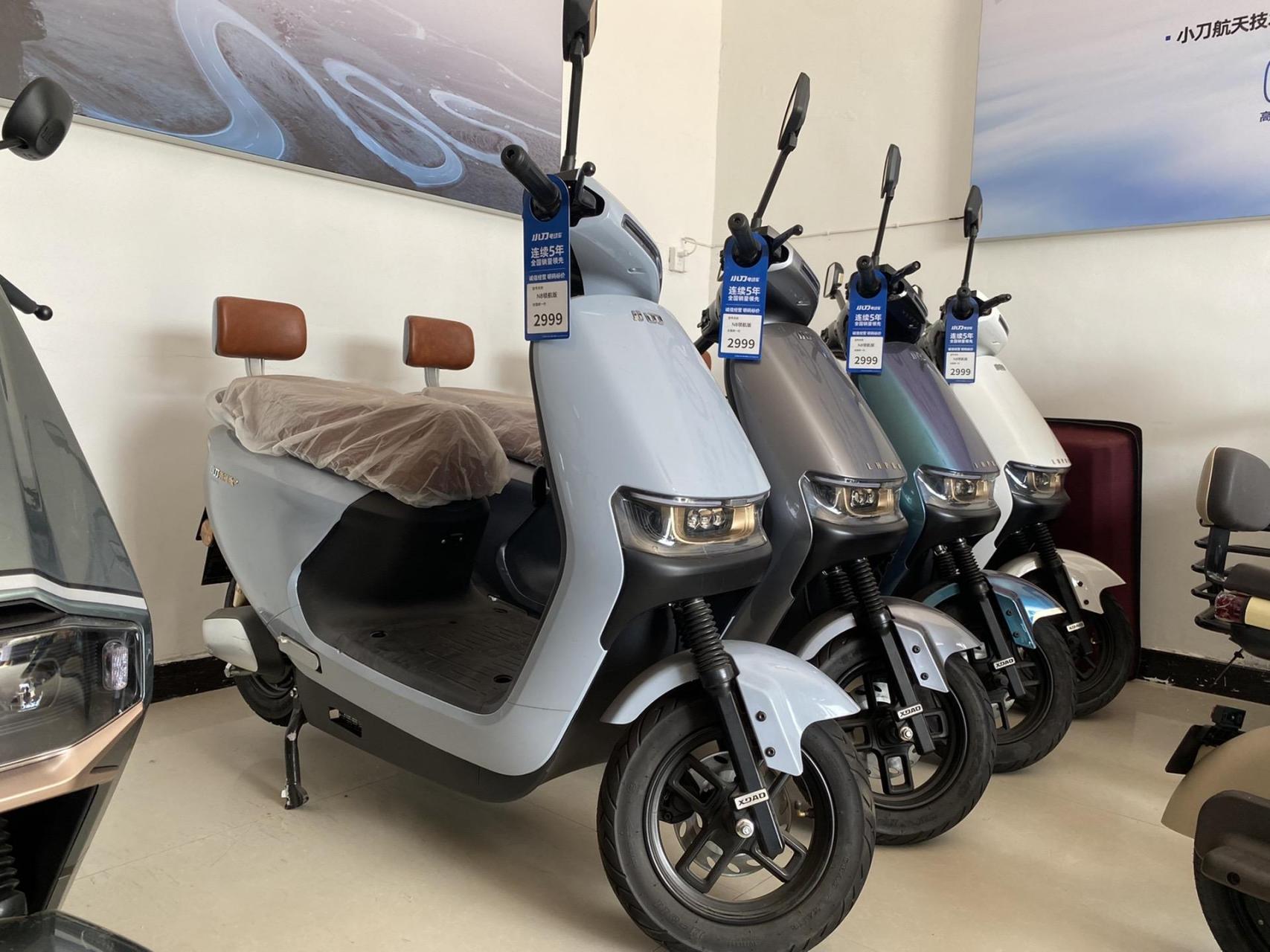 小刀电动车 小刀新款领航版n8,72浮大电瓶