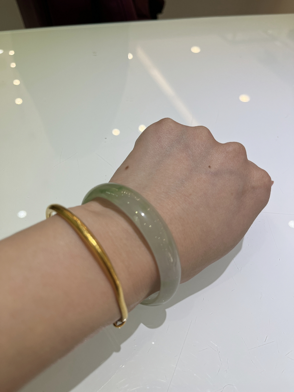 金手镯和玉能一起带吗?