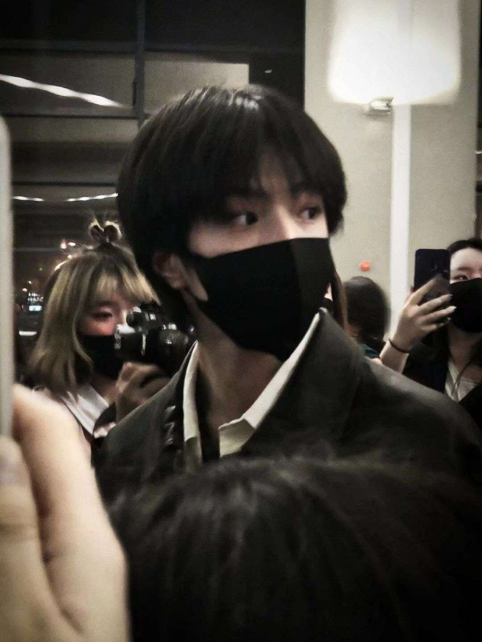 刘耀文精选图片 有些东西你想留留不住啊,留不住,那就尽量珍惜吧.