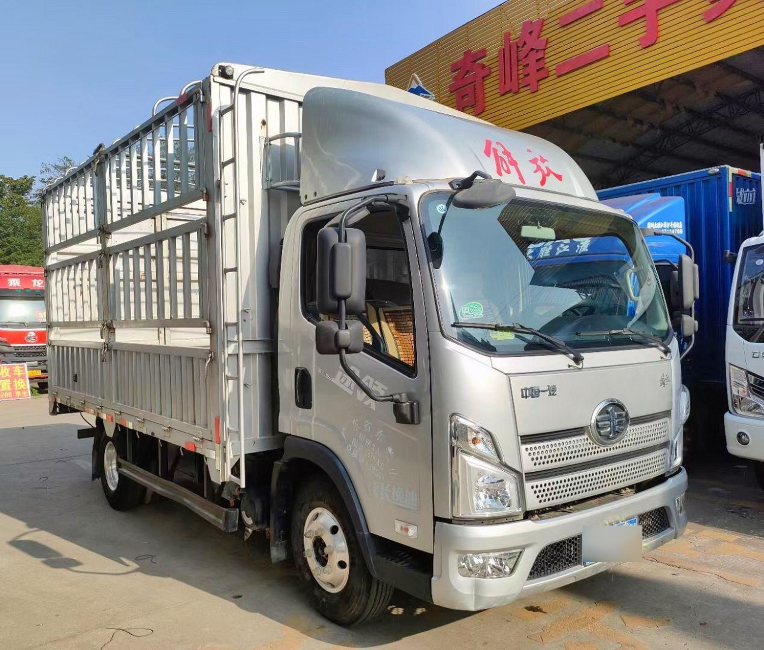 超宽体重载绝版高栏车型到店:2022年7月上牌,《中国一汽解放领途》