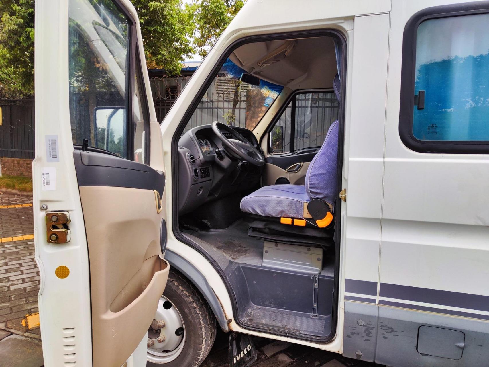 依维柯宝迪:2.5t柴油7座兰牌小客车.依维柯宝迪: 2.