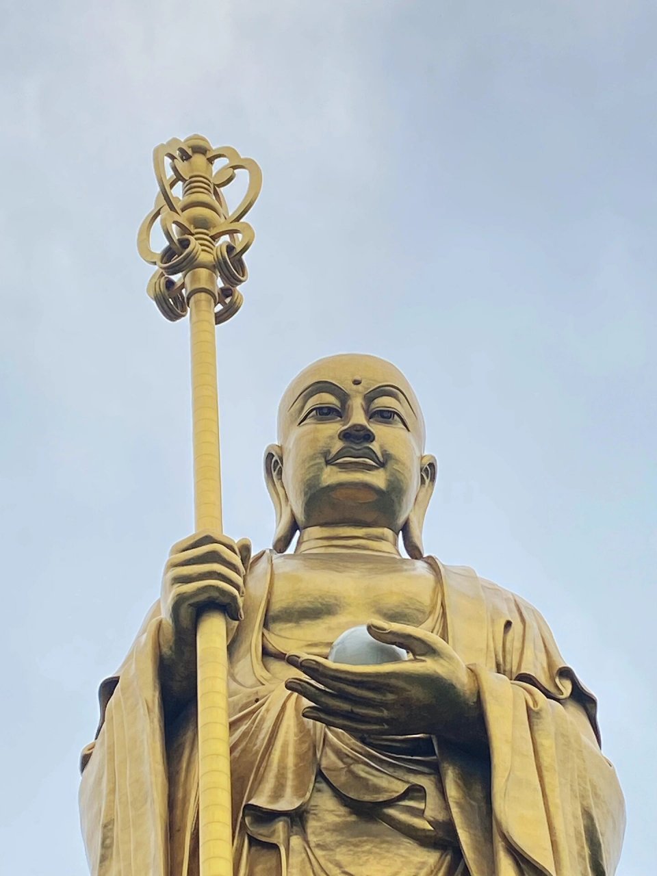 图一空中 在百岁宫天然睡佛拍的 同事姐姐说我被拍的这张照片 很有