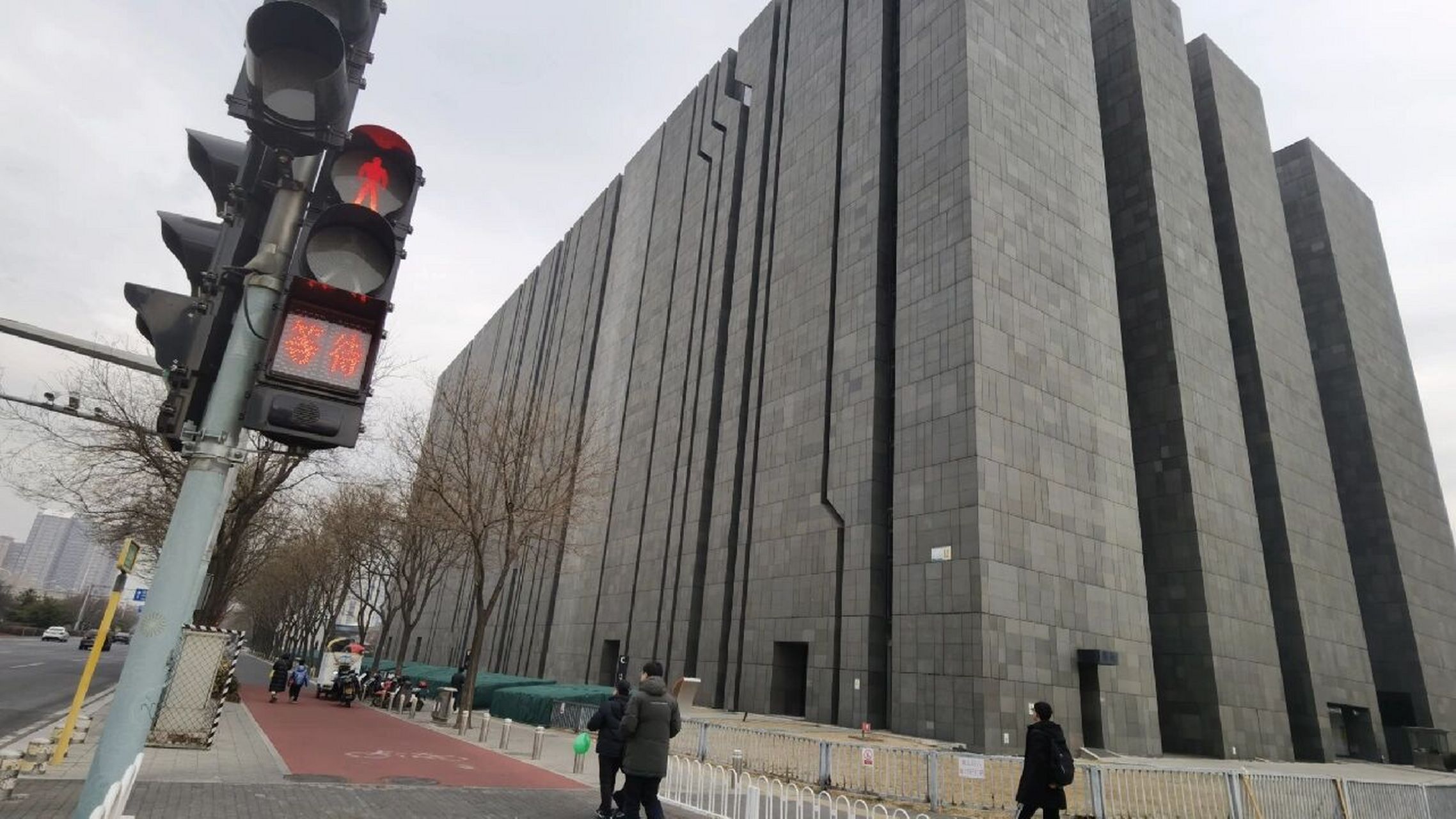 流浪地球取景地打卡,北京根服务器  位置在鸟巢旁边,数字北京大厦