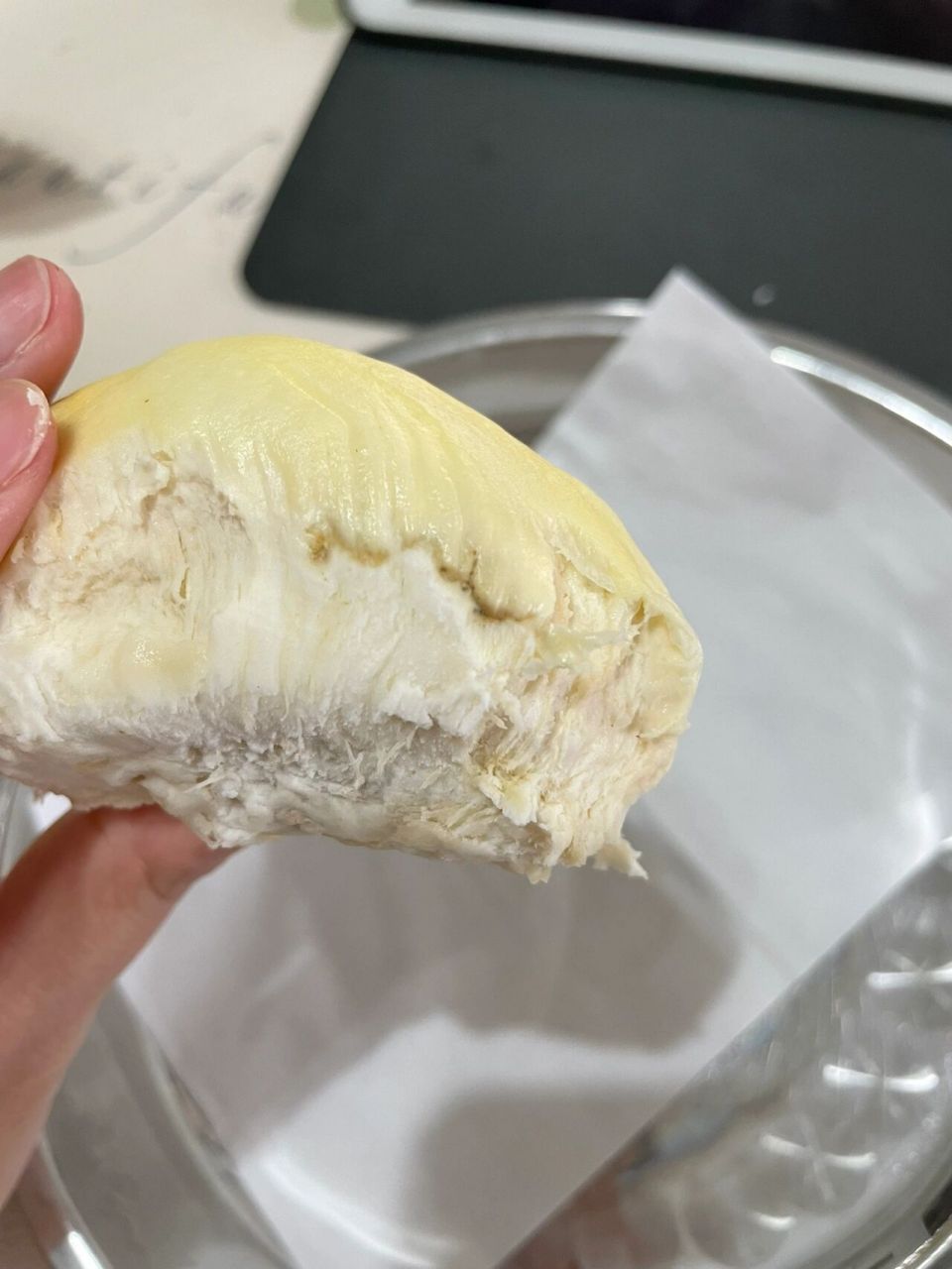 榴莲肉有黑点是不是坏了 姐妹们,这个榴莲是不是坏的呀,看着又没问题