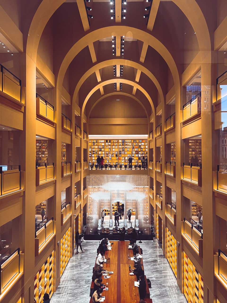 上海图书馆打卡地徐家汇书院必打卡推荐地 书院开在天主教堂的傍边,爱