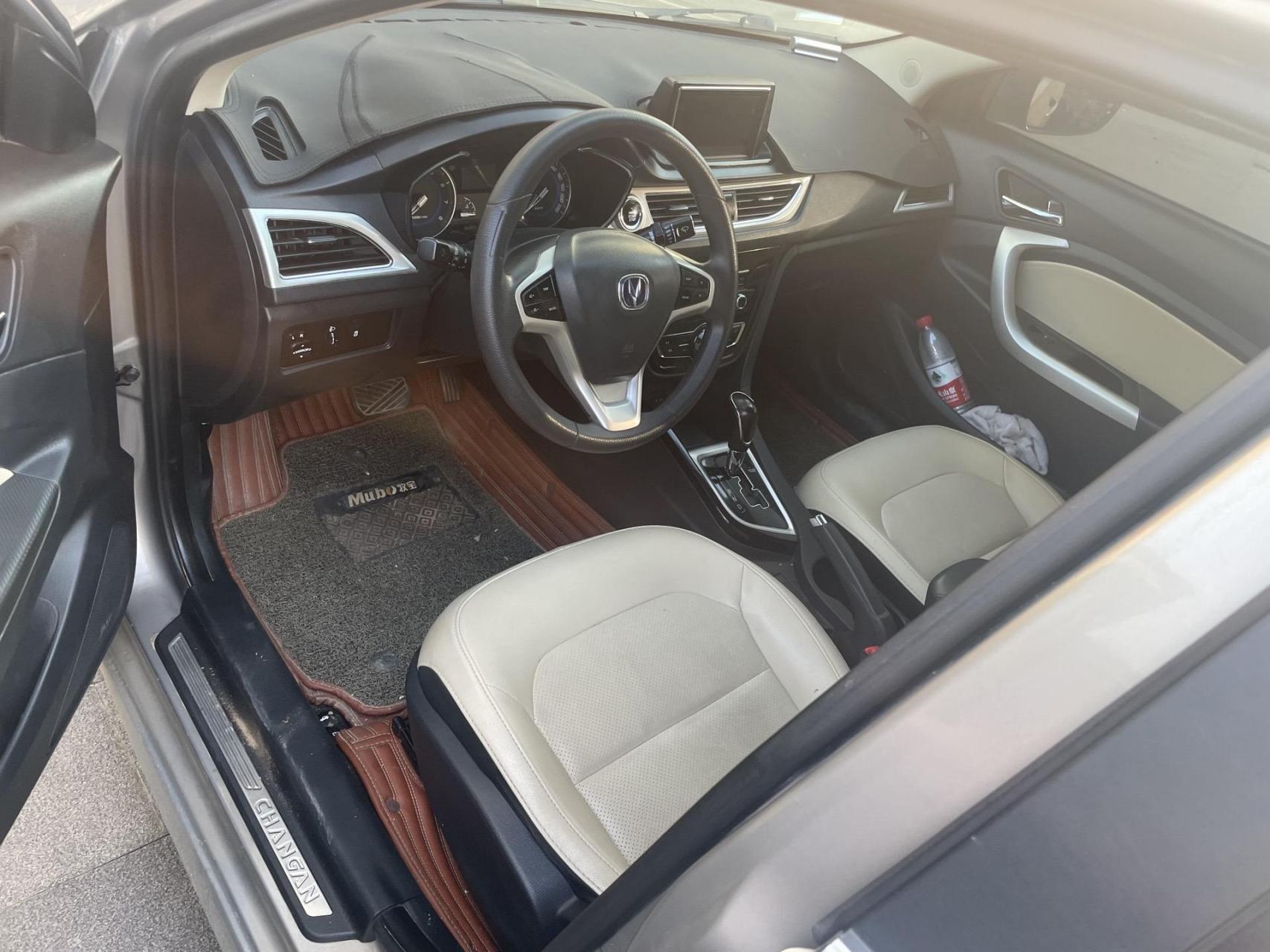 15年长安悦翔v7自动挡带天窗,方向盘按键,一键启动 内饰干净,车况原版