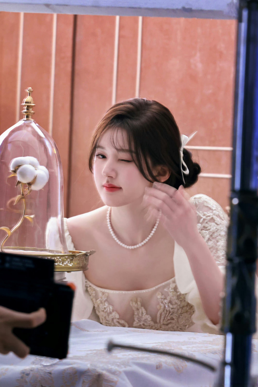 赵露思最新营业,温润如玉的富家千金无疑了