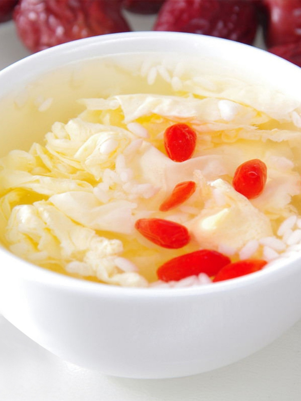 166准备好鸡蛋,米酒,枸杞,也可以不加水.