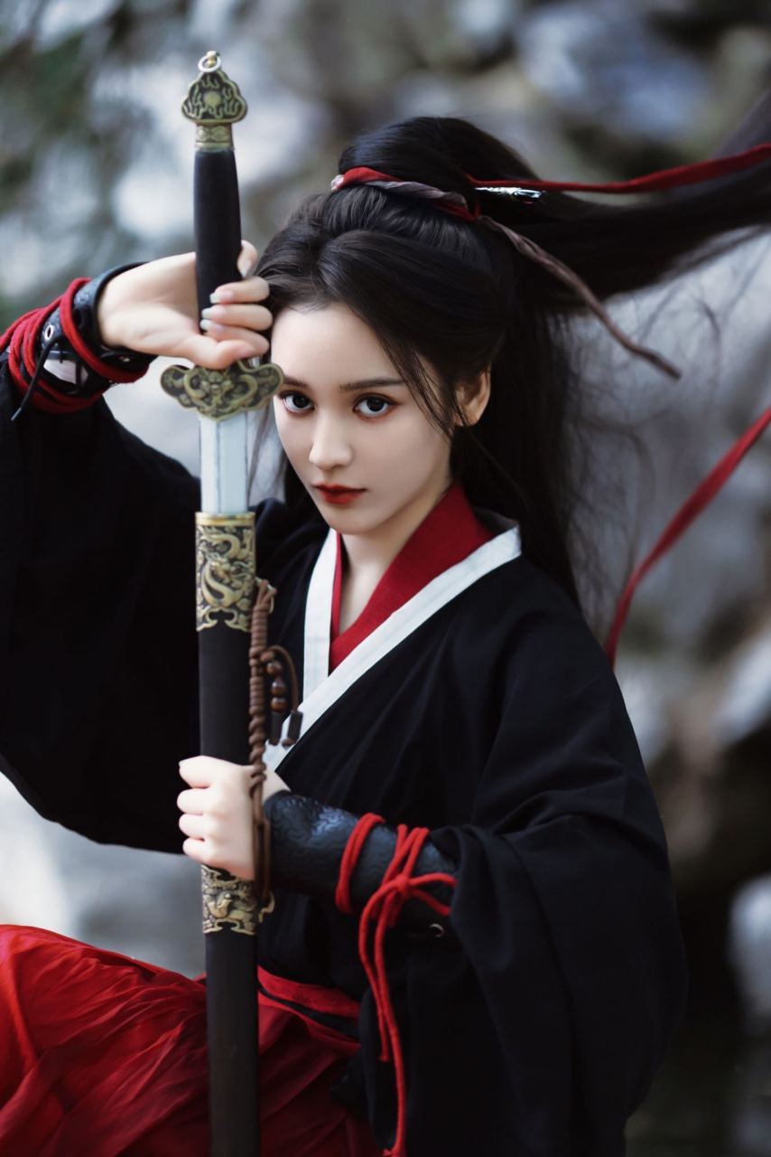 王一菲古风侠女战损写真