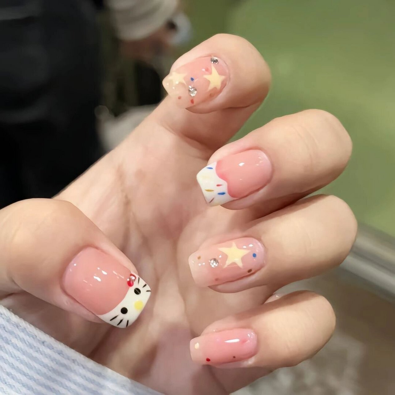 学生夏日美甲 适合学生党的夏日美甲～ 快来挑