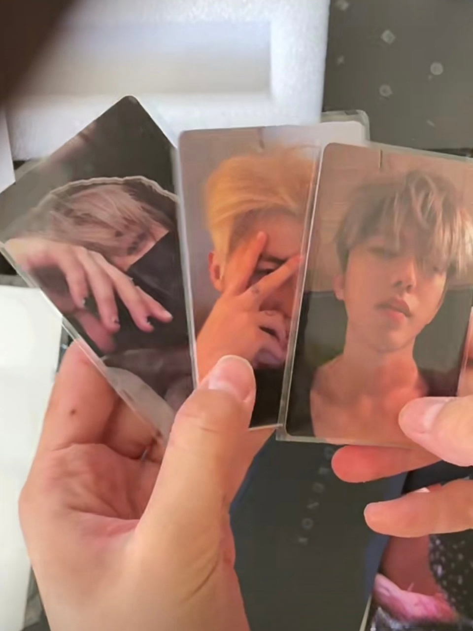 蔡徐坤新专辑有自拍小卡#不用随机抽就很爽啊[抓狂]