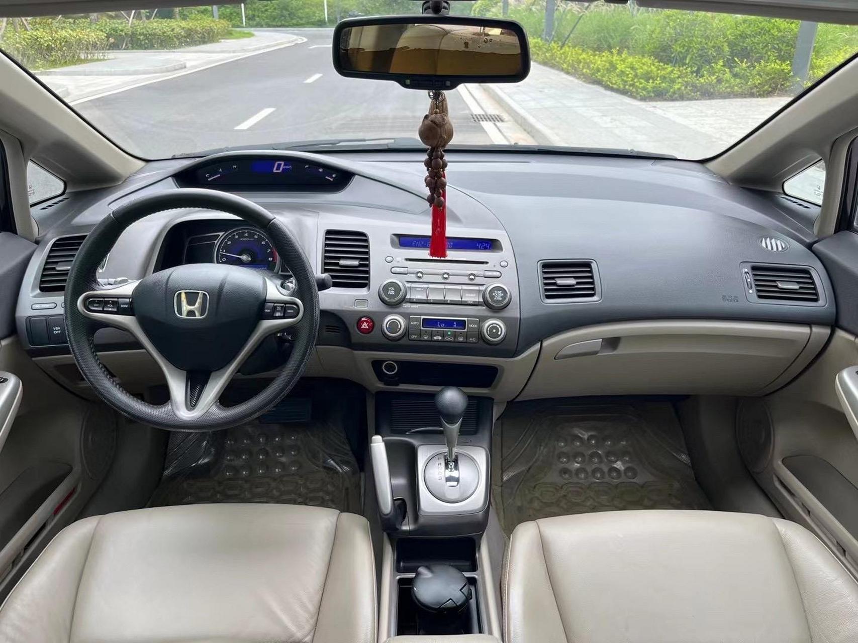 本田思域八代半,1.8自动天窗多功能方向盘带换挡拨片最顶配