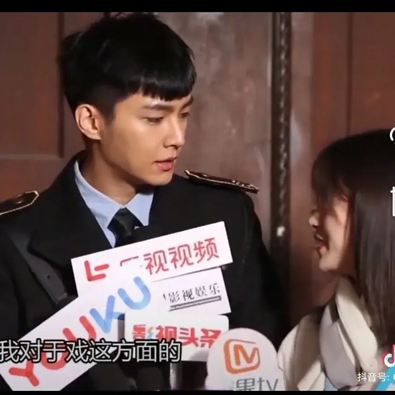 为什么感觉炎亚纶看鞠婧祎的眼神里充满了深情?[捂脸]是演技太好吗?