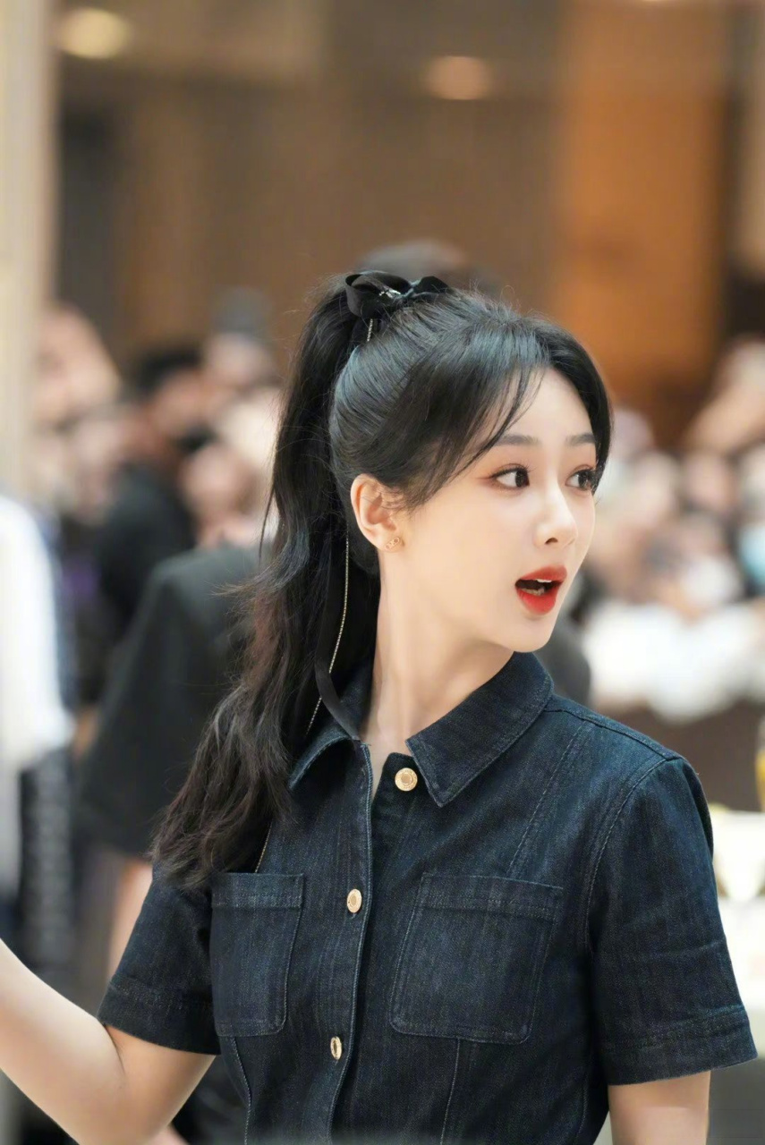 杨紫今日品牌活动生图,一直都觉得她好适合高马尾!