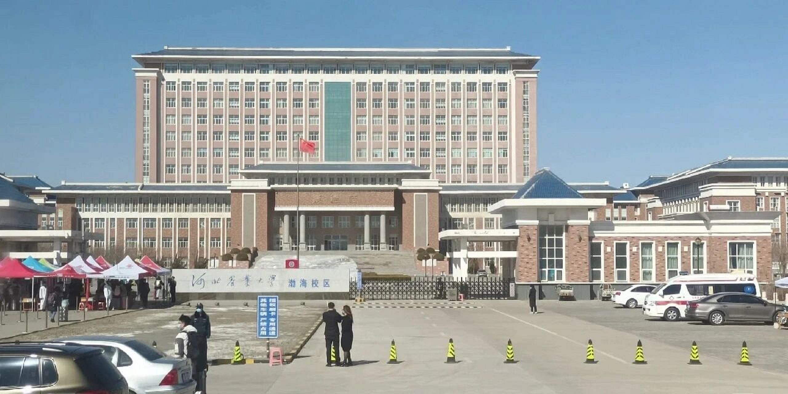 河北农业大学渤海校区  家人们终于解封了终于可以和我的好室友出去嗨