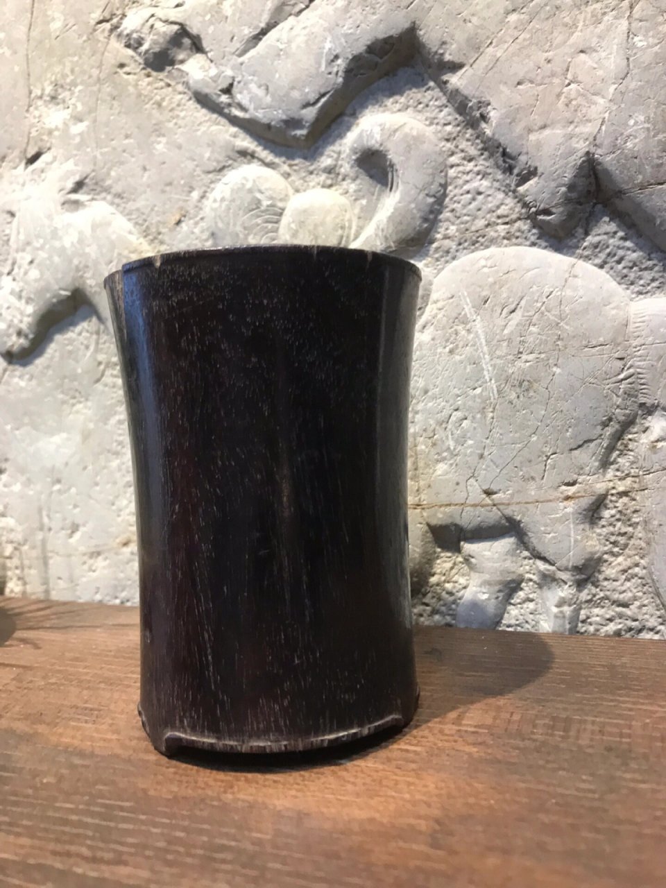 明代紫檀小笔筒 明代紫檀盈握小笔筒,源头无修,原始皮壳,格局高雅