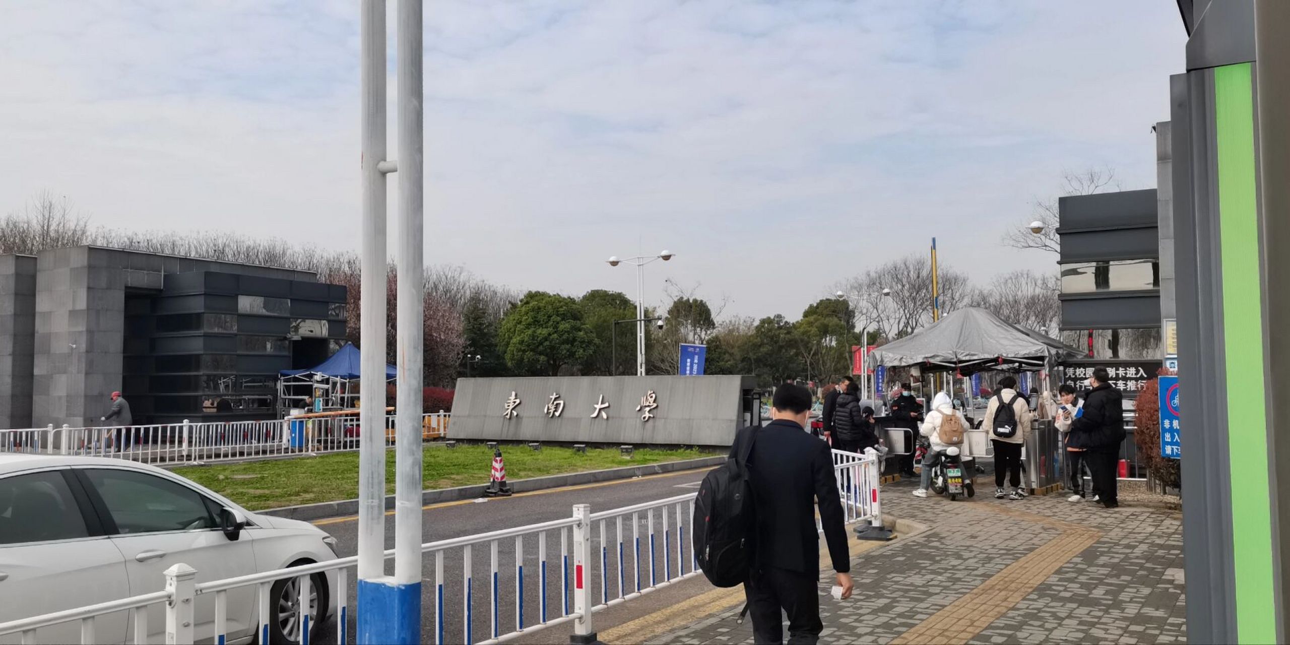 打卡东南大学九龙湖校区 首先让我们恭喜南农男篮校队以20 分领先赢得