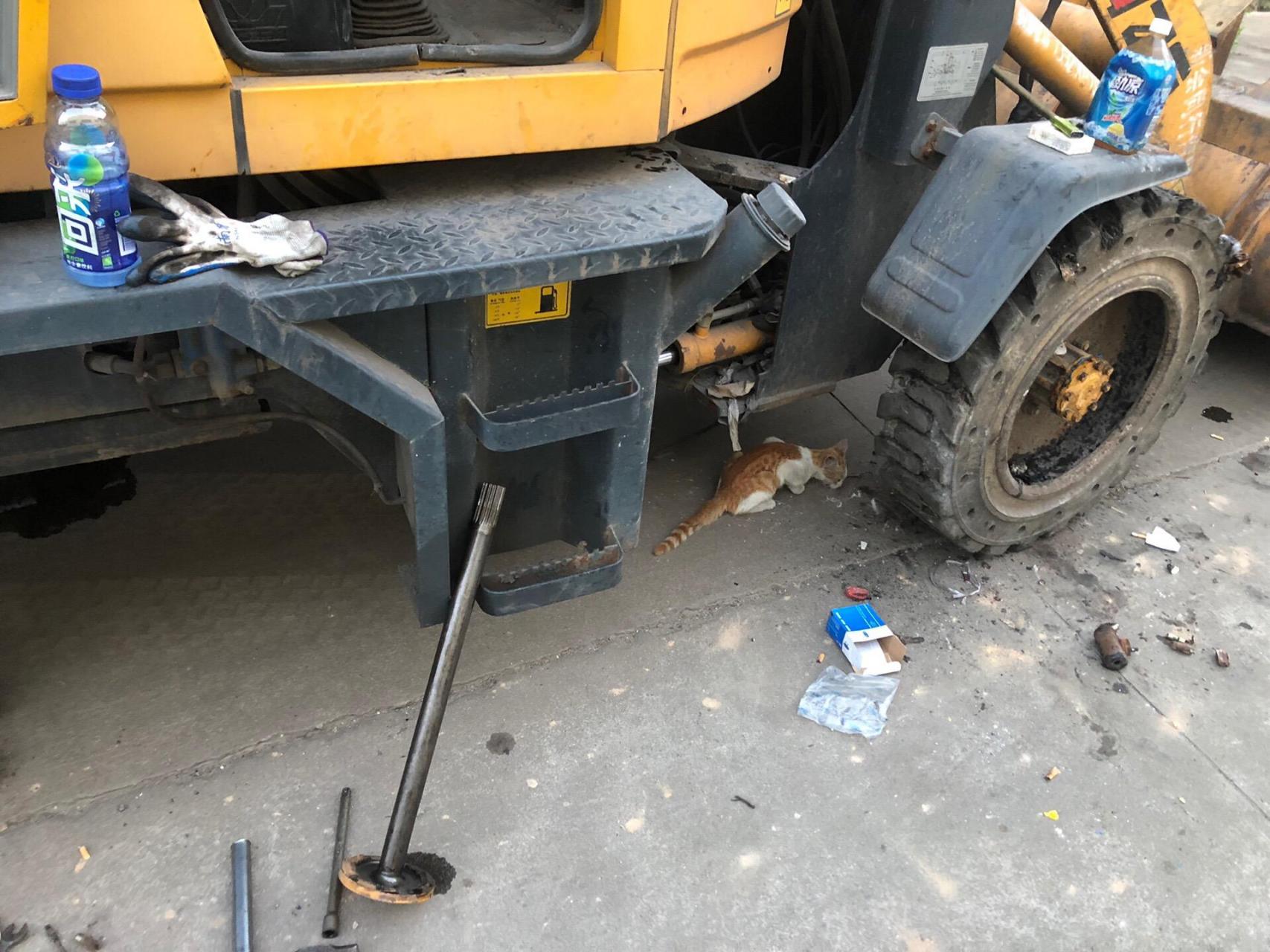维修铲车,更换全车刹车分泵完美完成工作,感谢给机会的人,为生活努力