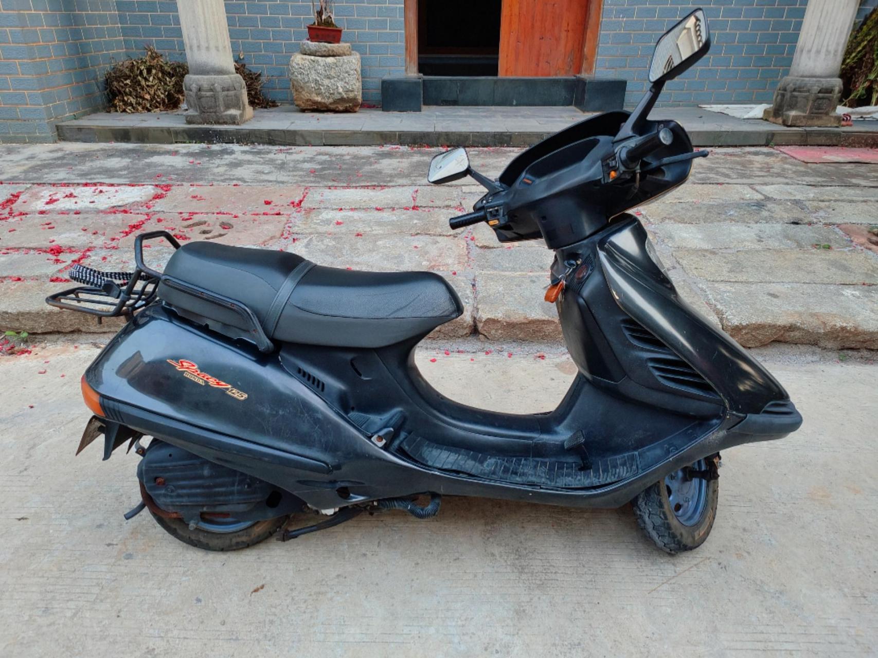 三十年历史的本田神车大黑鲨,当年主人的行驶证犹在!