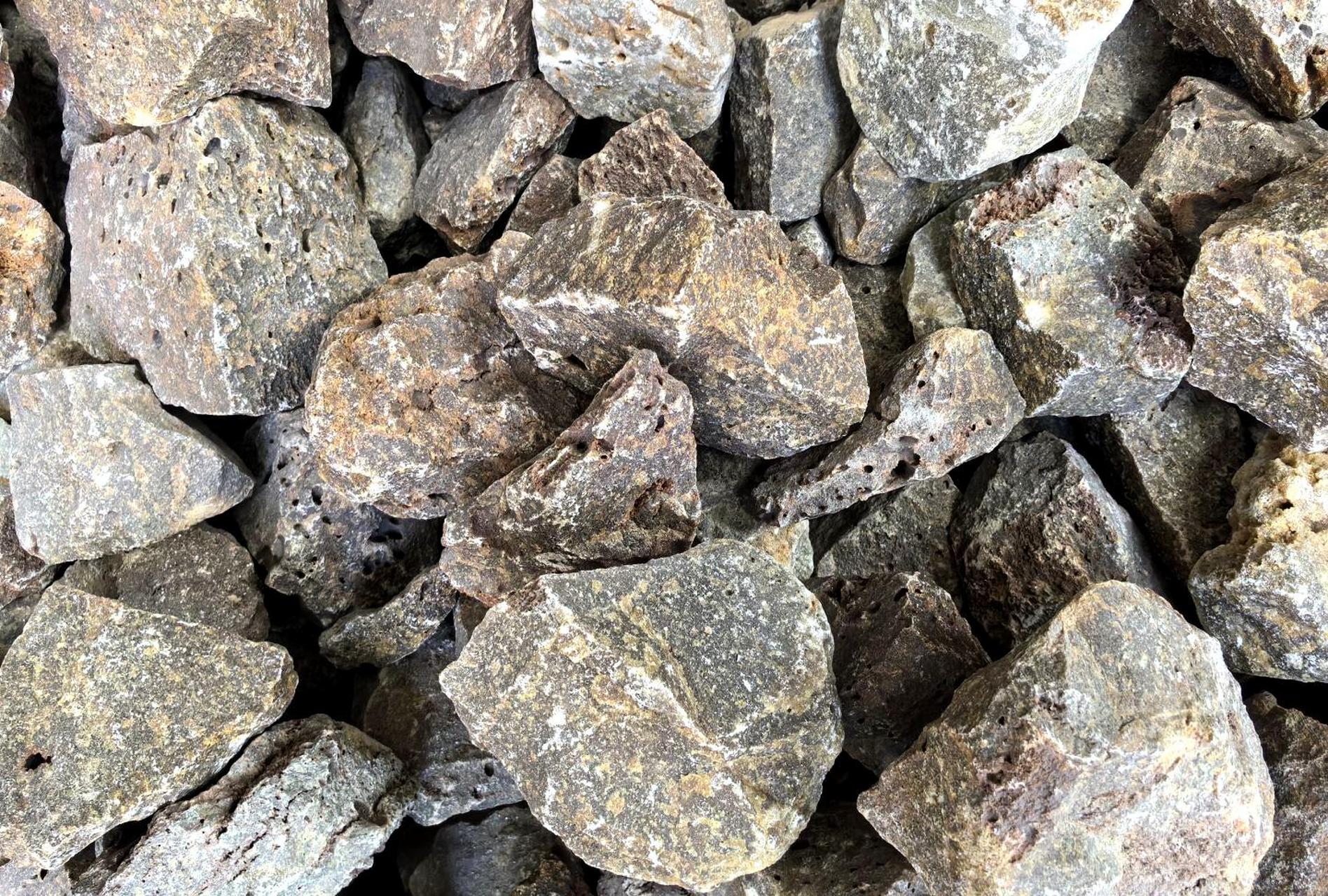 这里是专业的耐火材料生产厂家,我们致力于生产各种优质的镁砂产品