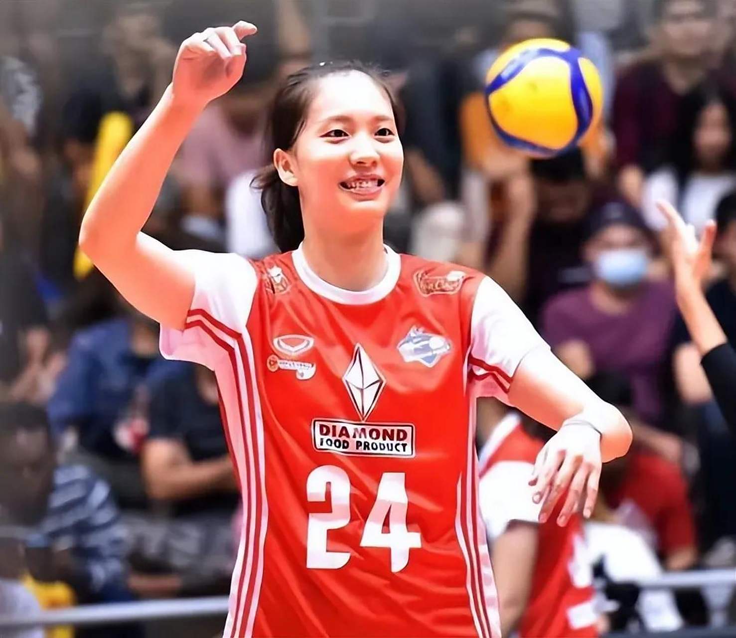 郑益昕1995年出生在福建漳州,由于遗传了父亲优秀的身高与运动基因