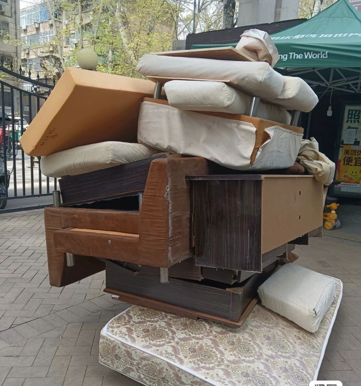 废旧家具小区不让丢 小红书一招搞定 广州帮您清理扔掉废旧家具,当天