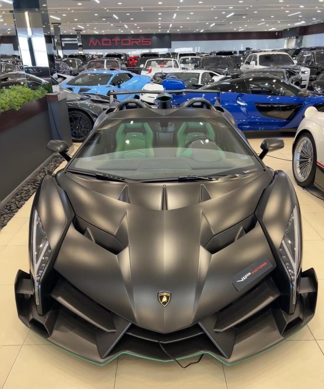 兰博基尼veneno可以说是兰博基尼历史上最为稀有,昂贵的超级跑车之一