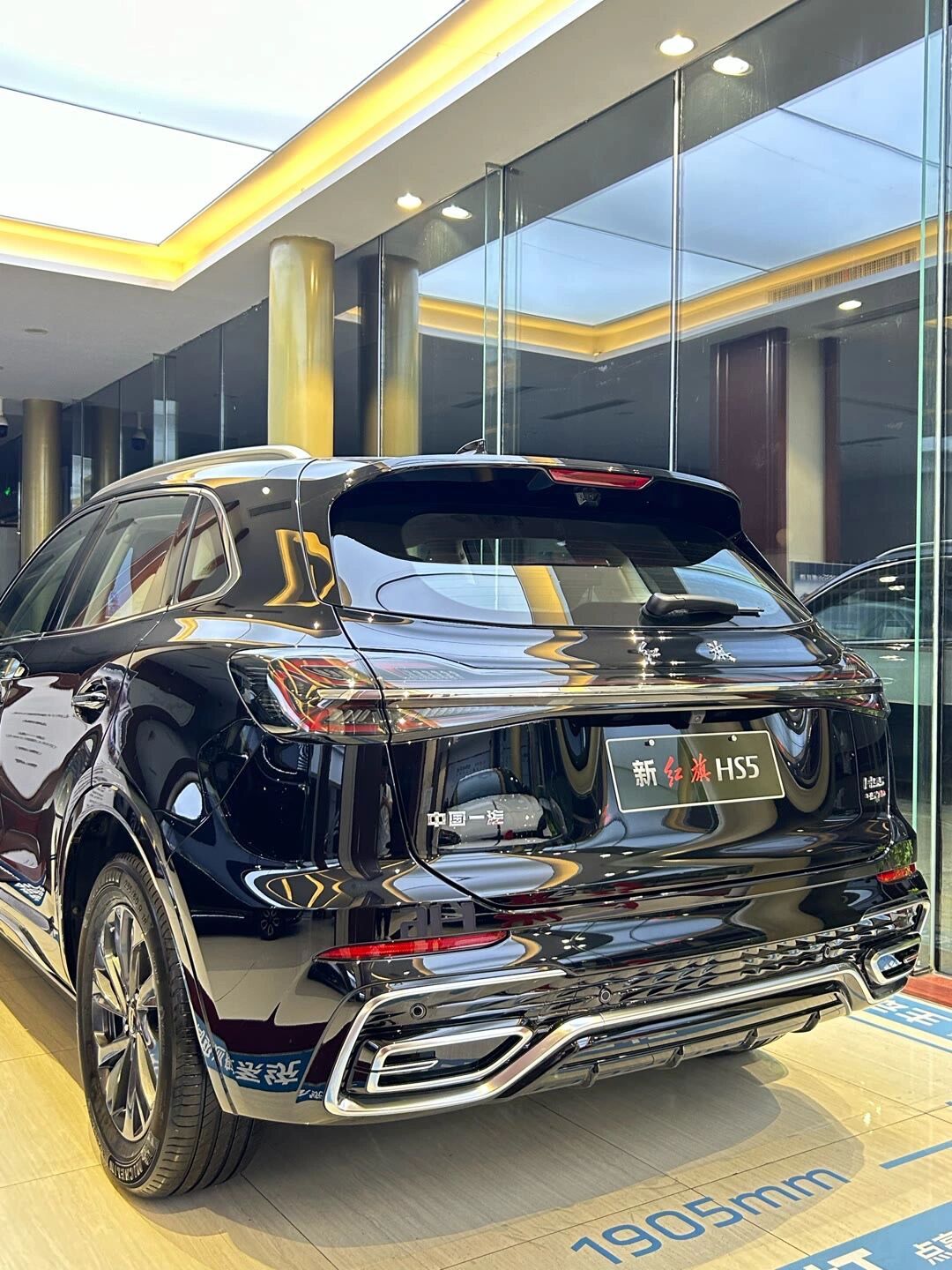 23款红旗hs5真的霸气.