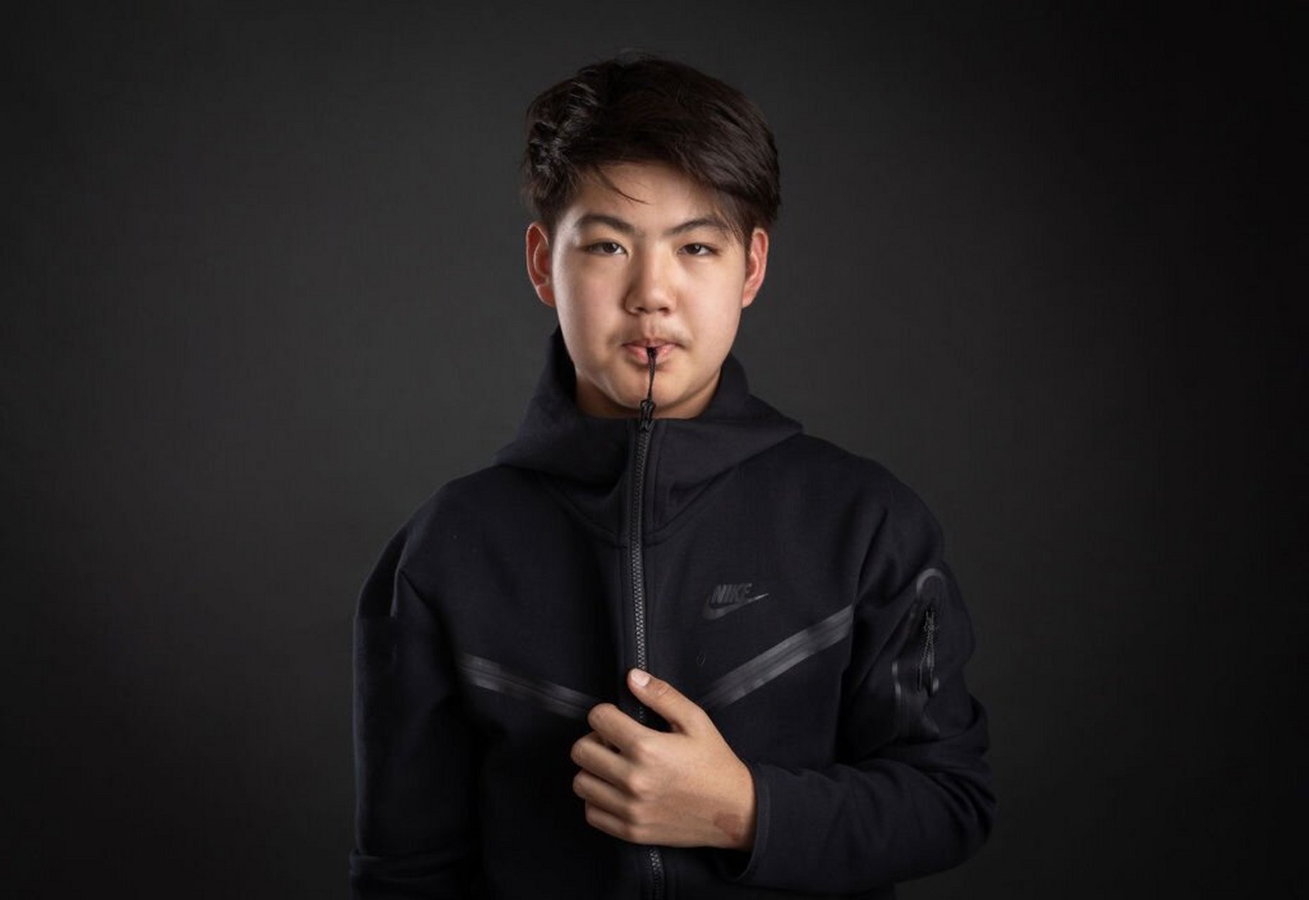 来一组14岁男孩子的照片 一开始男孩子不太愿意拍摄,但是通过引导和