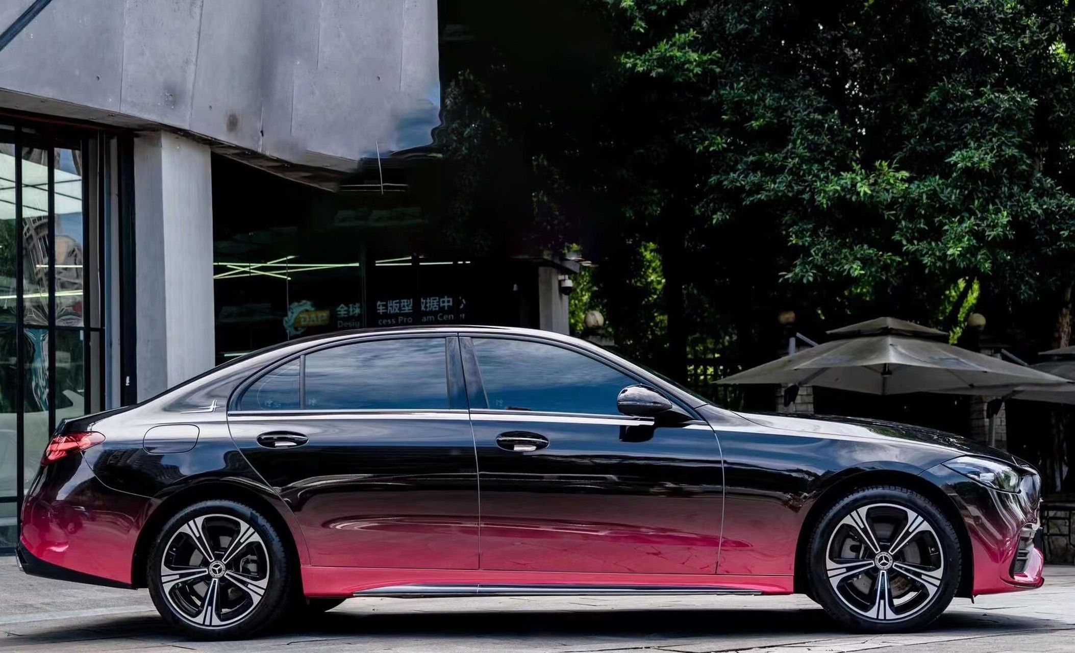 奔驰西改色–黑红渐变 超级超级帅的一款定制涂装膜,你心动了吗?