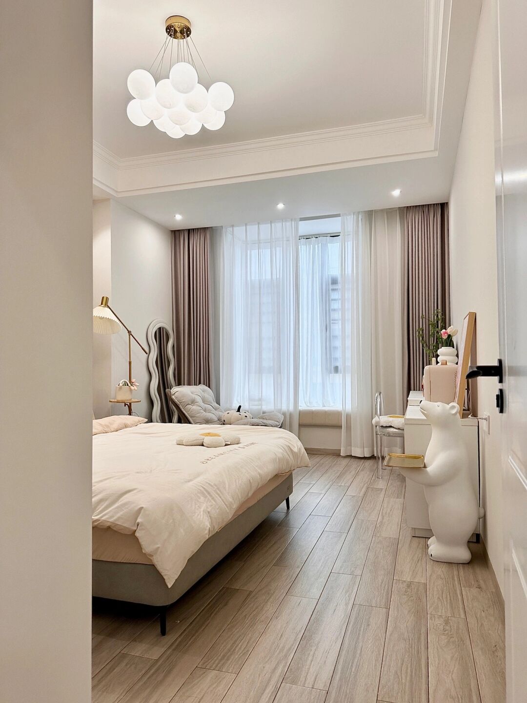 很稳固不怕变形卧室吊顶效果图简约卧室双眼皮吊顶装修效果图双眼皮