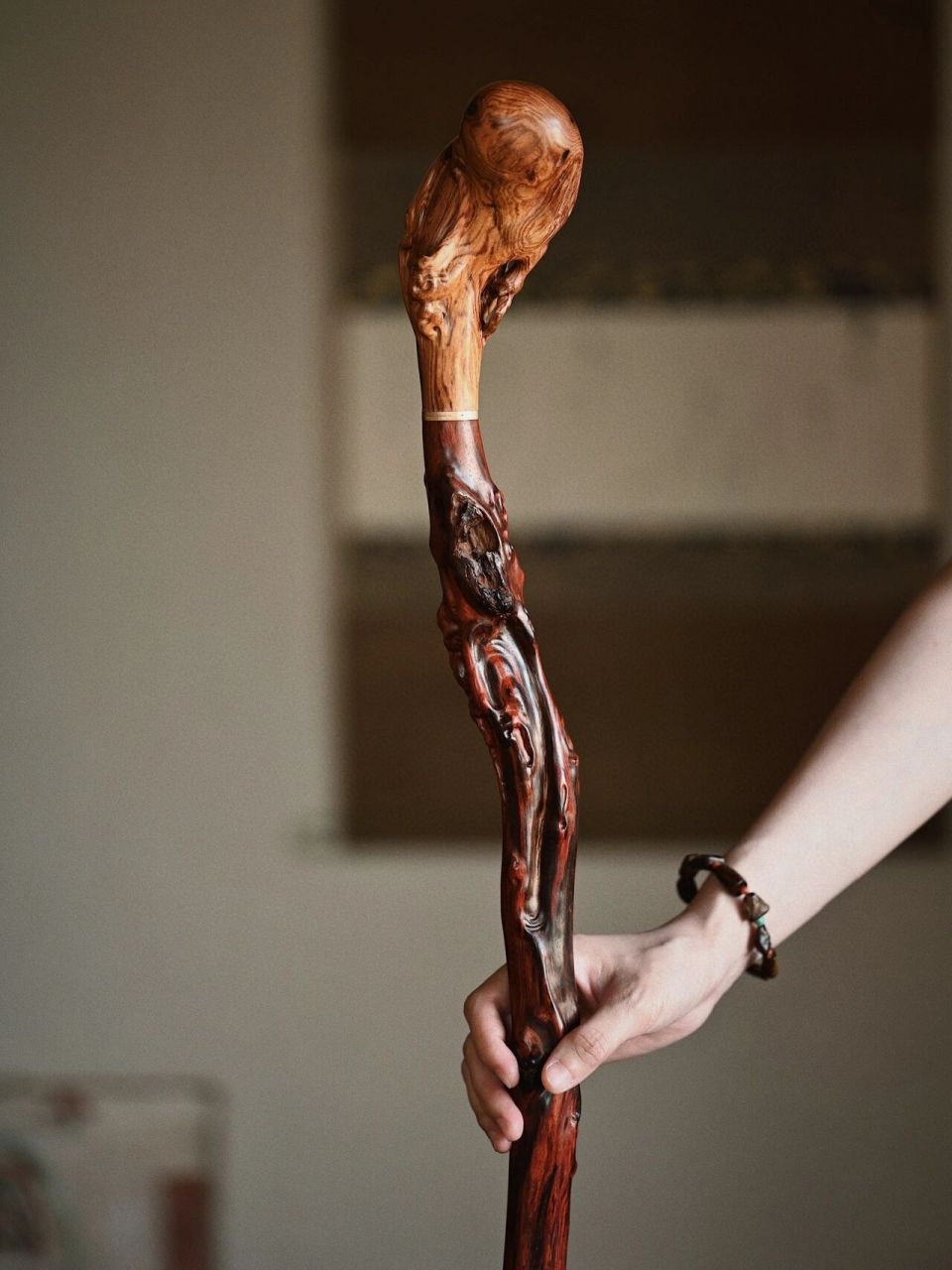 气质温文儒雅,无论陈设持用,皆可彰文人雅趣 紫檀x黄花梨"龙头文人杖"