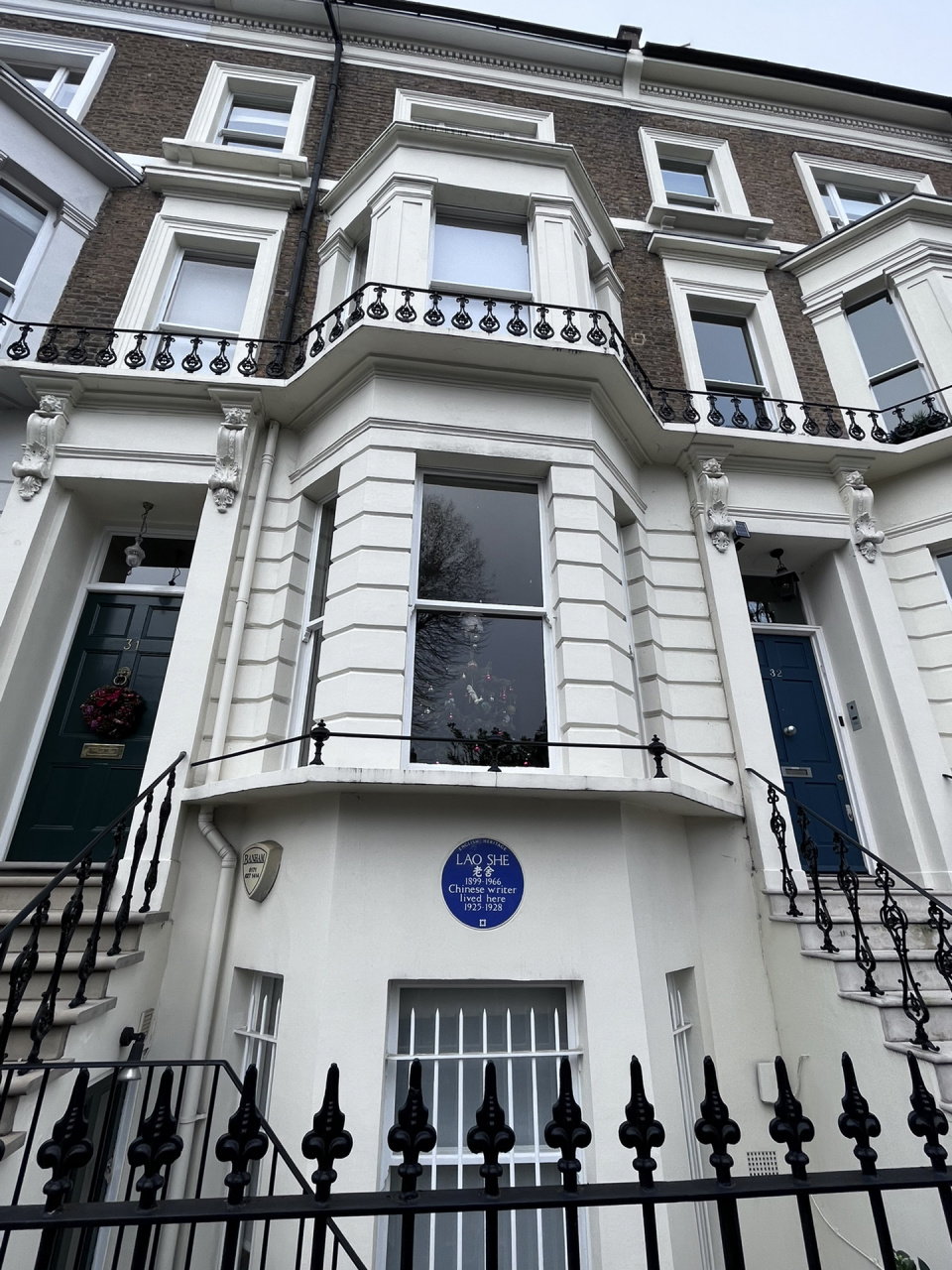 gardens, london 	 就在诺丁山附近 	 98老舍在作品中提到伦敦地名