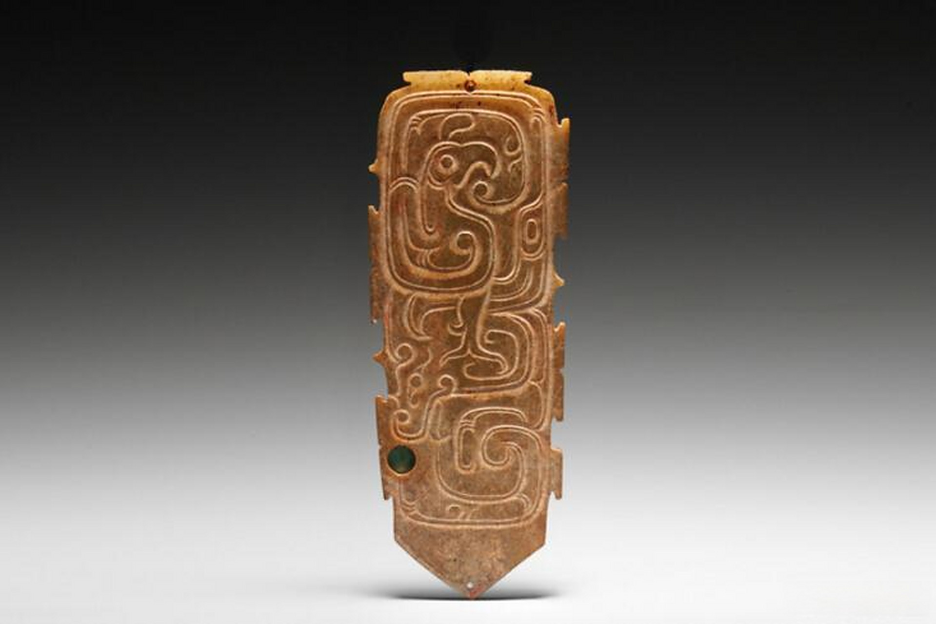 西周玉凤型玉饰,从钻孔看是玉礼器的一部分.极为精致.