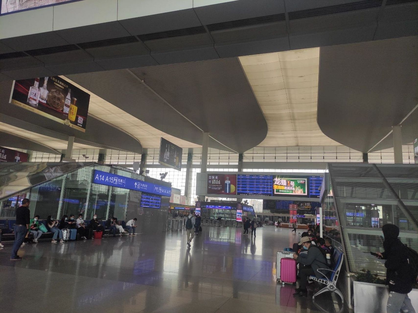 成都东站最快进站口  打车的时候注意定位到北进站口,真是人少速度快!