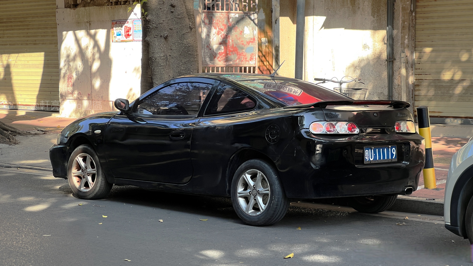 往日的中国第一跑 尚存街头的吉利美人豹