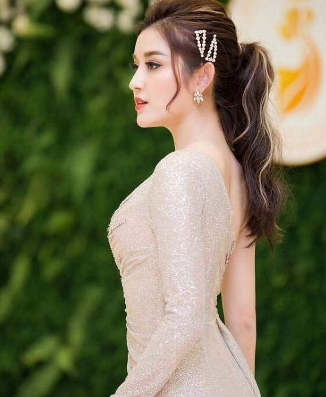 据说这个是越南第一美女阮宣眉,精致程度完全能和angelababy相媲美