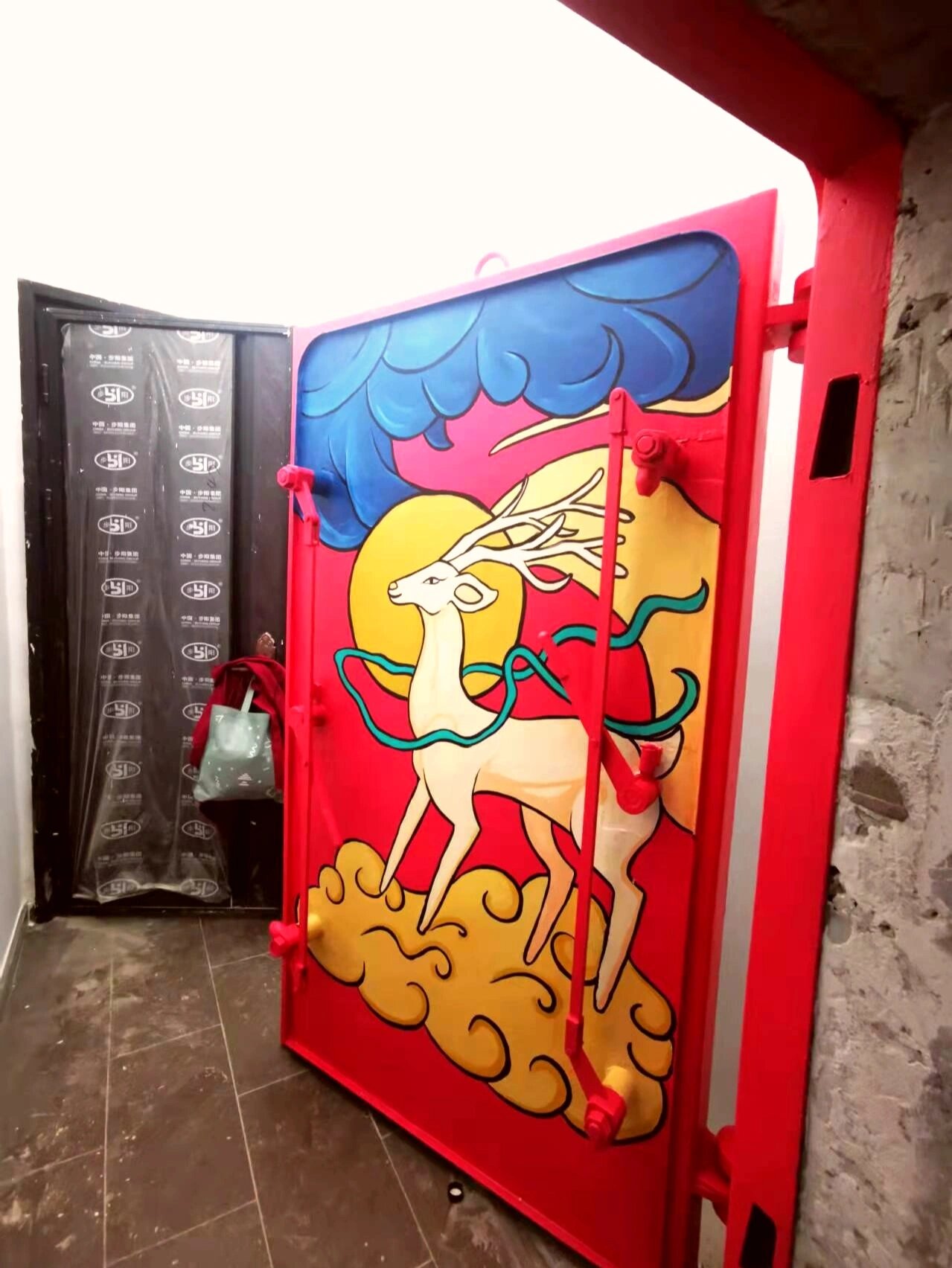 新年彩绘之人防门彩绘