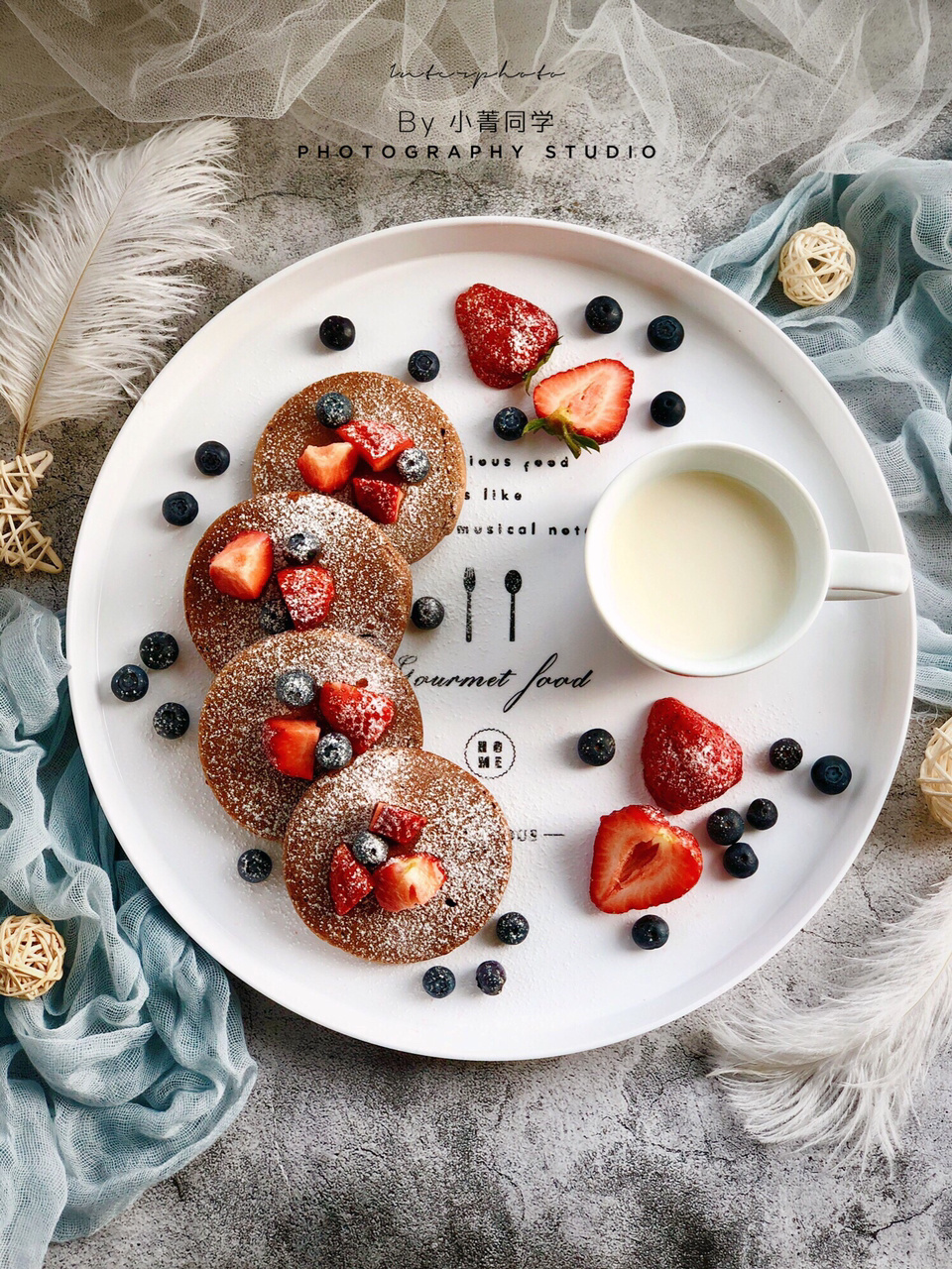 香浓可可松饼搭配新鲜水果,超赞～ 【3月26日】可可松饼 草莓 蓝莓
