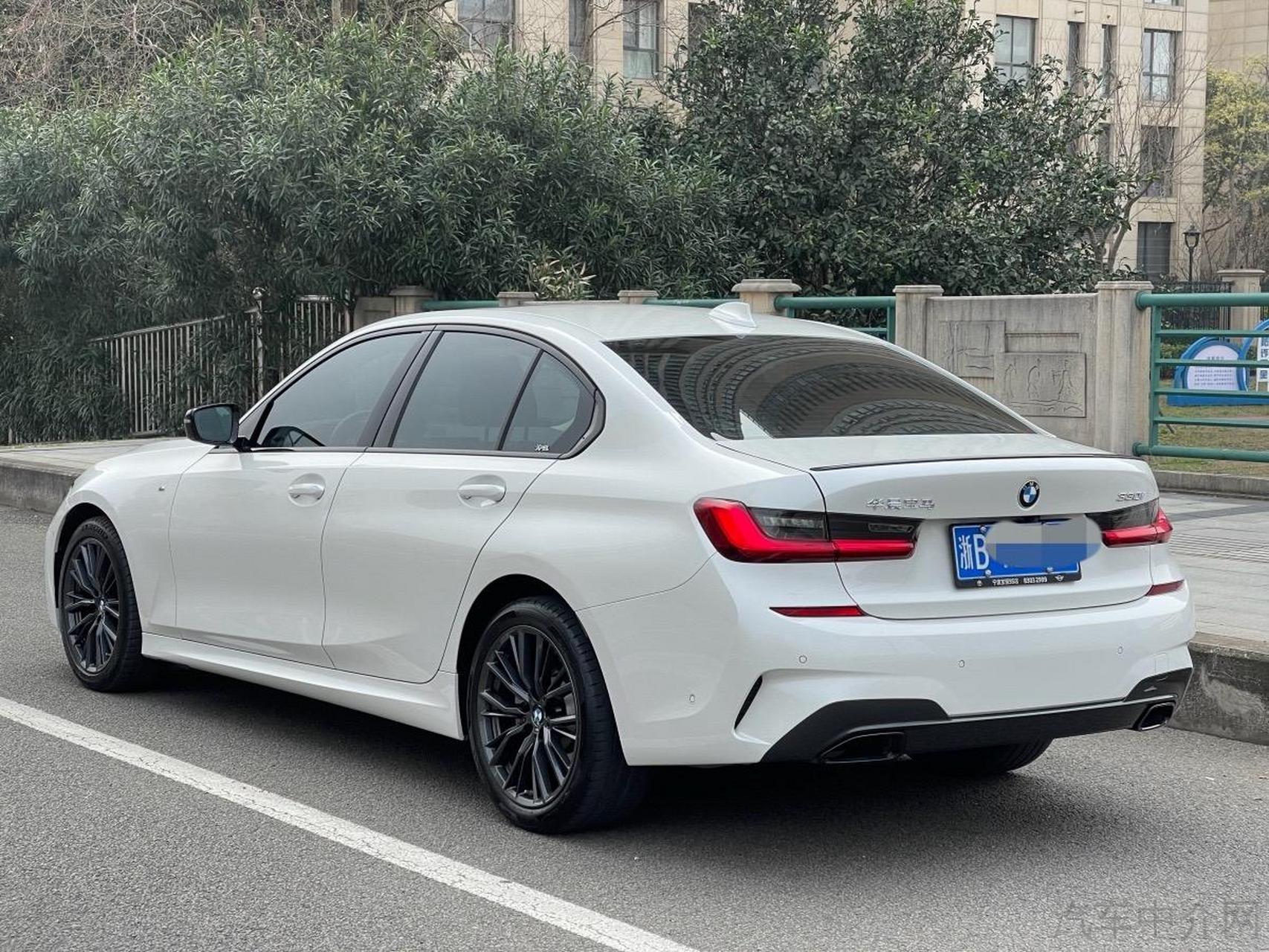 9万公里 燃料:汽油 车况说明:本地帅哥一手车,宝马330i