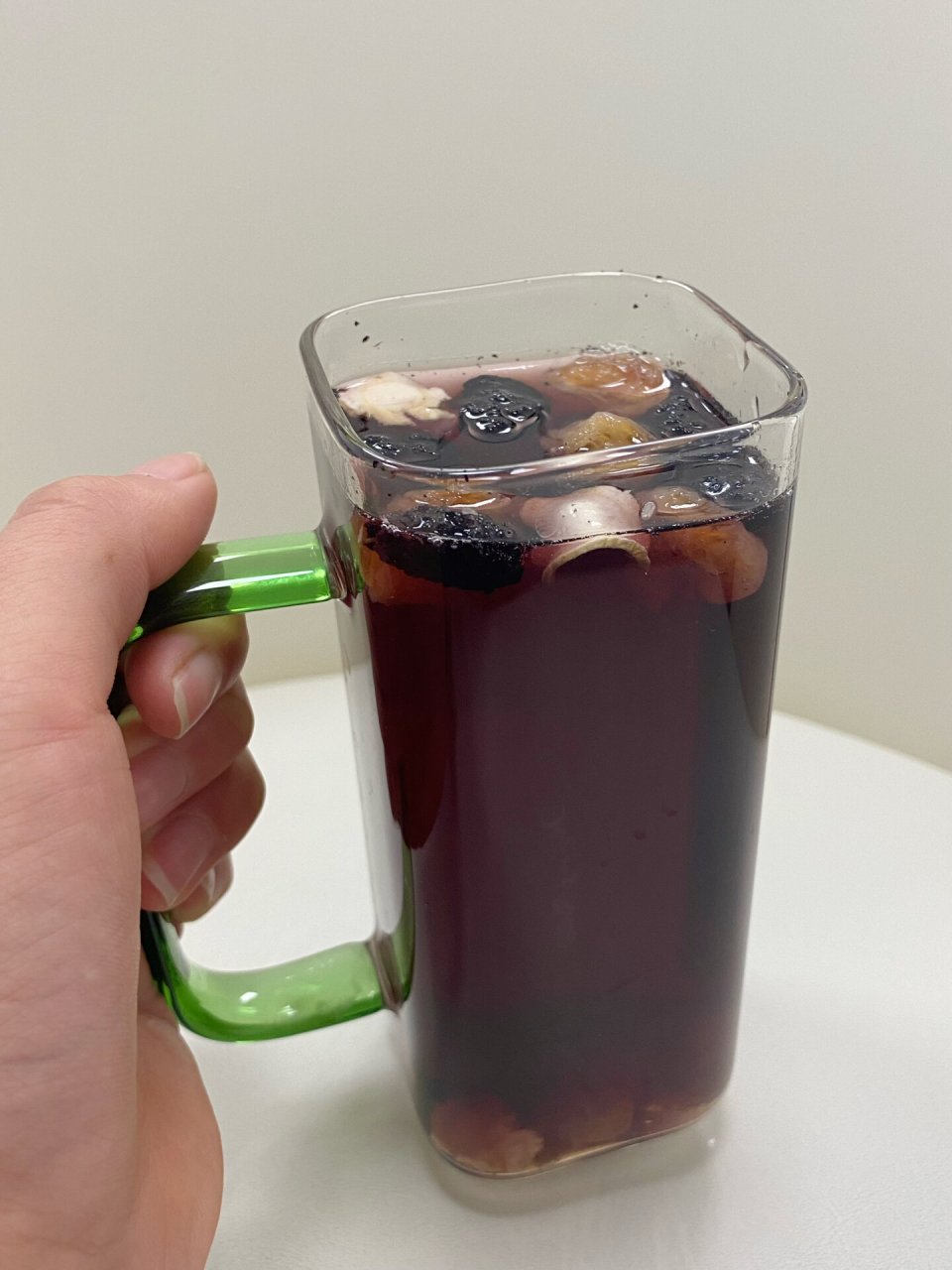 西洋参桂圆桑葚茶,补气养荫,生津止渴 西洋参桑葚桂圆茶:食材:西洋参