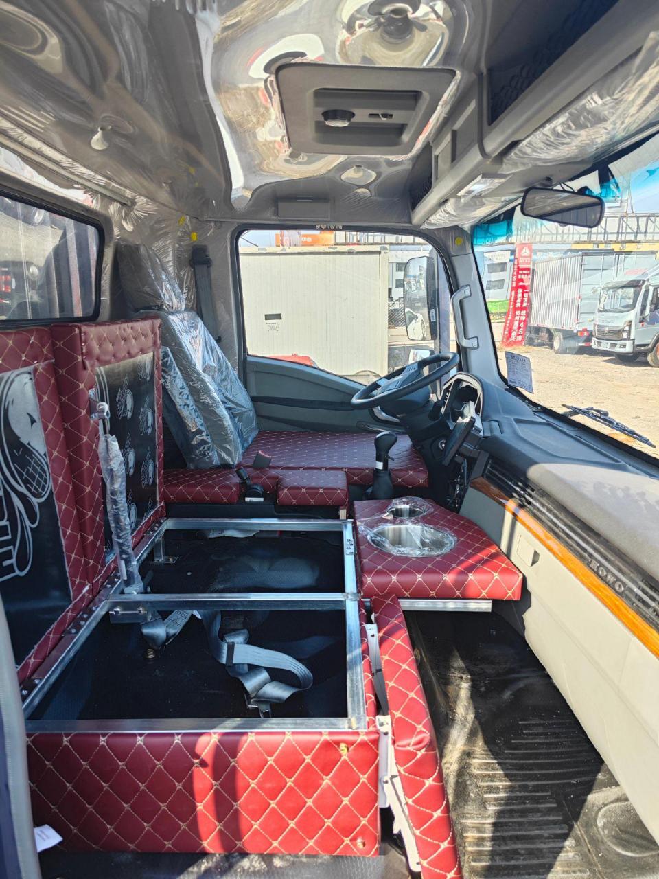 重汽豪沃统帅卧铺改装完成全国批发