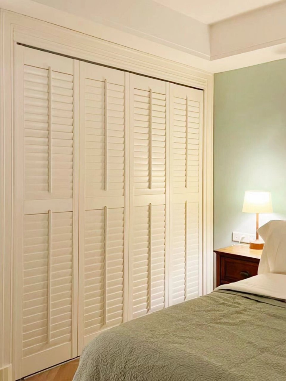实木百叶推拉折叠衣柜门,低调轻奢的高级感