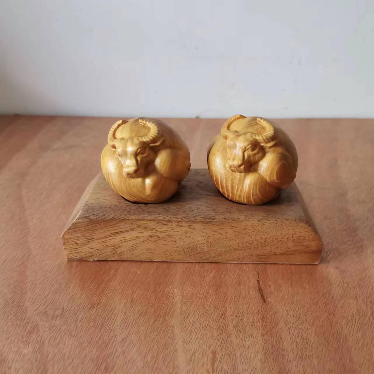 广西柘木木雕圆雕的手把件