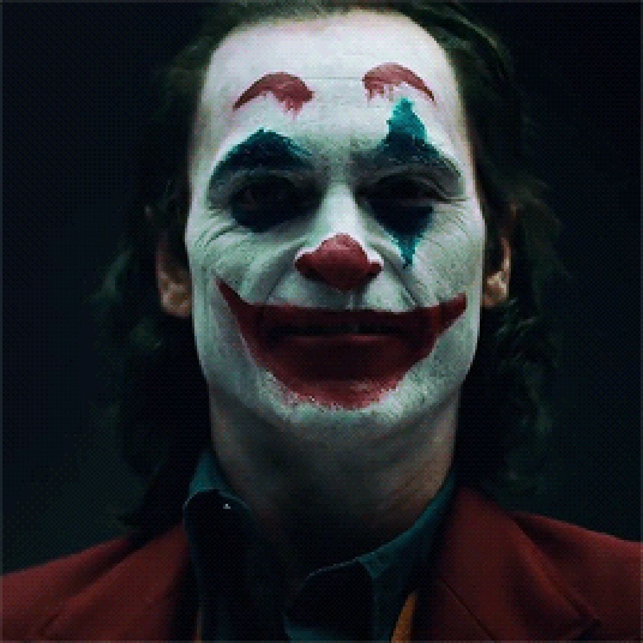 一代小丑凯撒罗梅罗,二代小丑杰克尼克森,三代小丑希斯莱杰,四代小丑