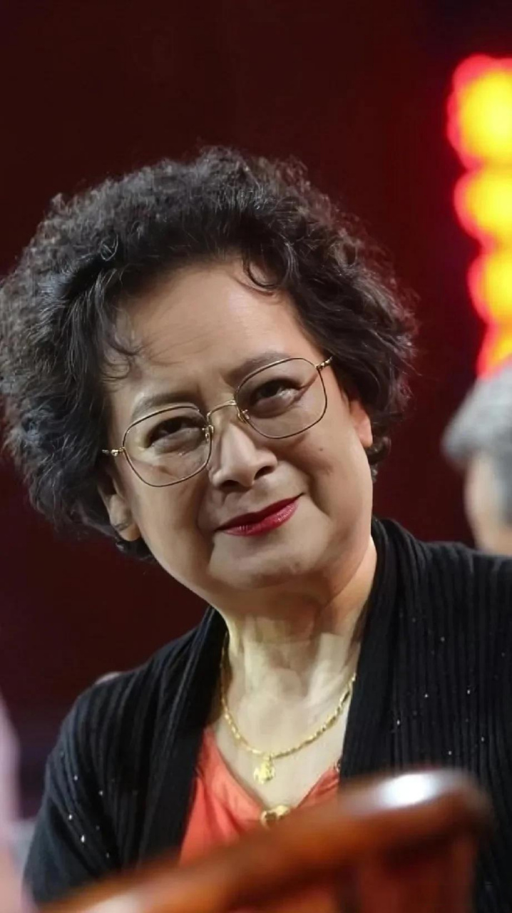 演员左大玢(bin),跟随杨洁到云南拍戏,这里的父老乡亲太"入戏"了,左大