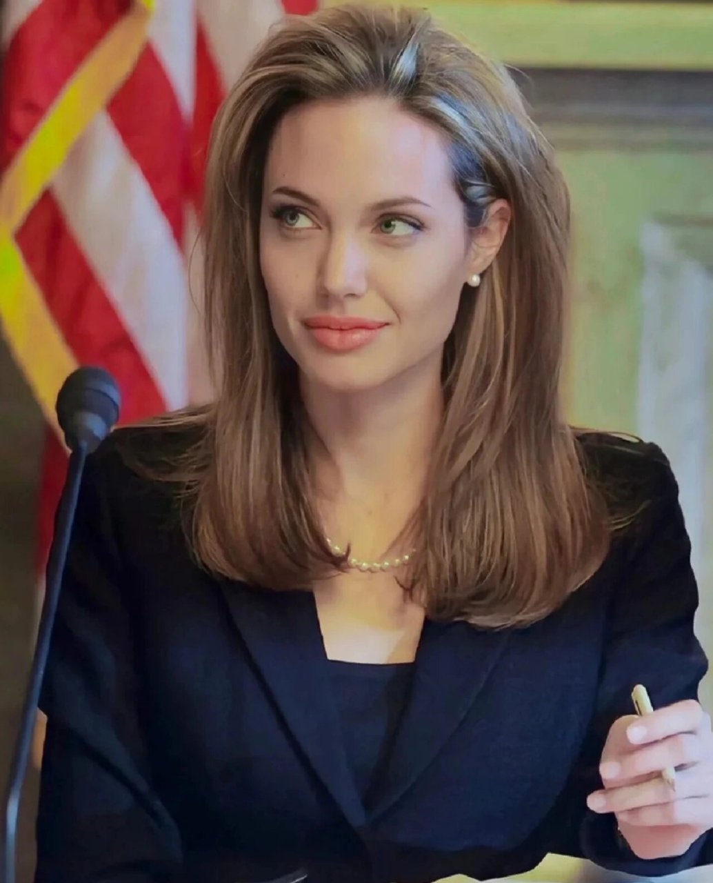 安吉丽娜·朱莉angelina jolie 出生日期:1975-06-04 出生地:美国,加