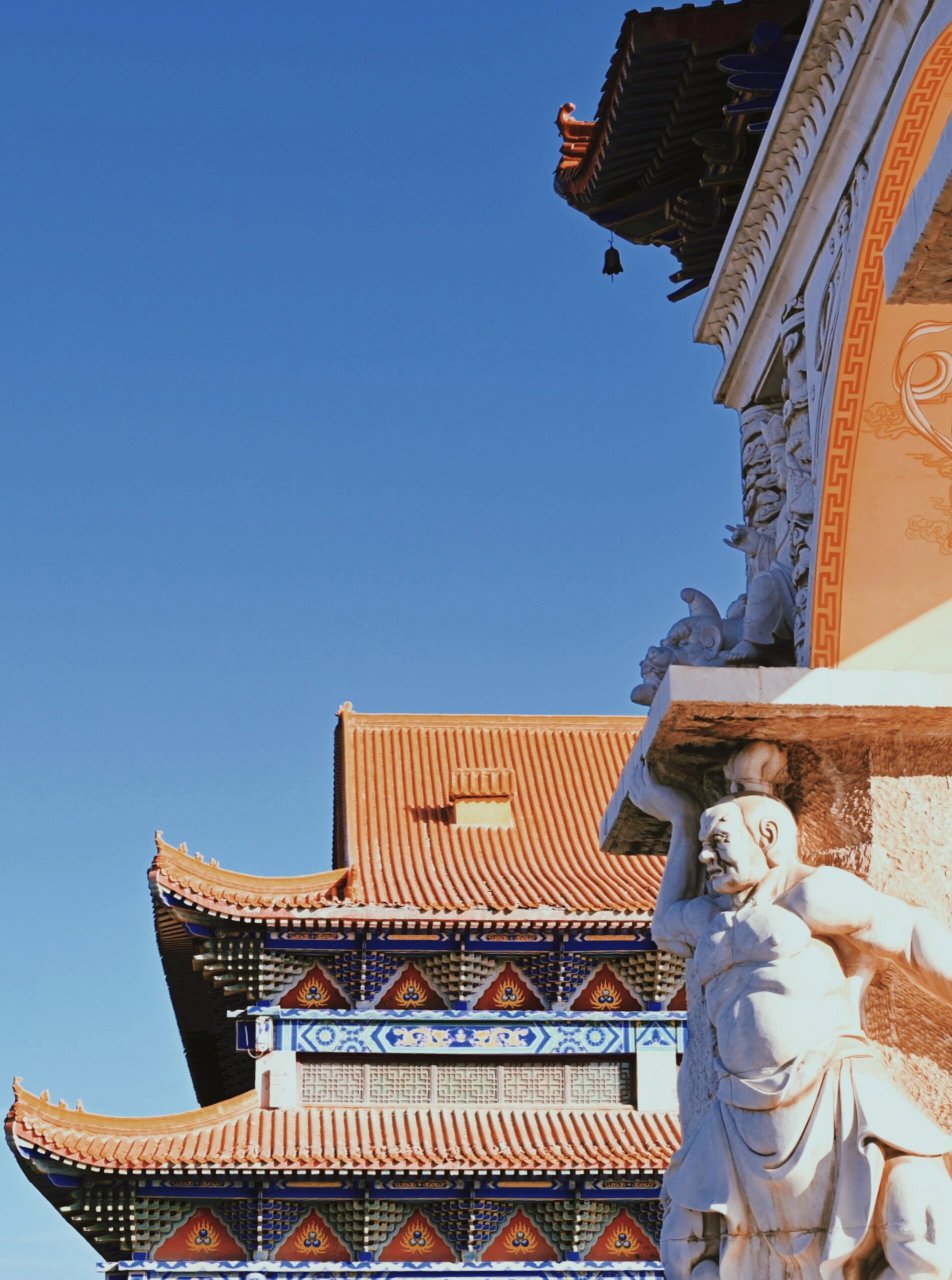 打卡乌鲁木齐红光山大佛寺 中国西北第一大汉传佛教寺庙 祈福跪拜途中