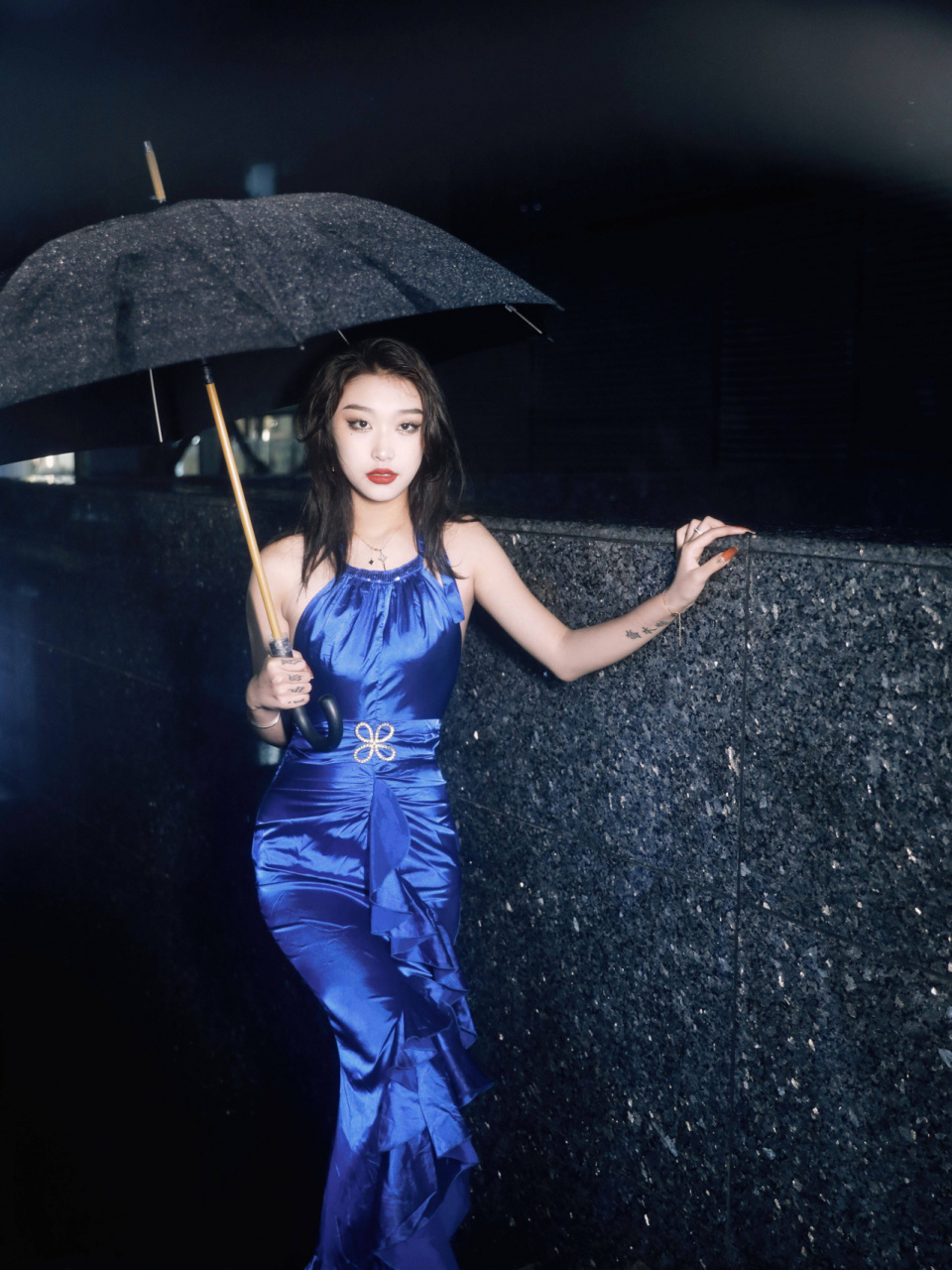 西安拍照|女明星雨天撑伞风格写真拍照地!