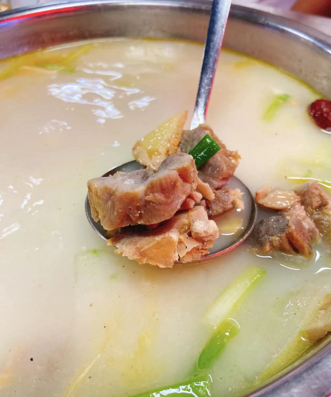 扬州美食必吃榜 99店名:教场咸货火锅92 99坐标:国庆路119号